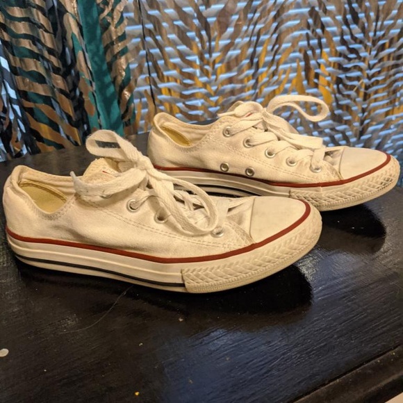 White converse - Picture 3 of 3